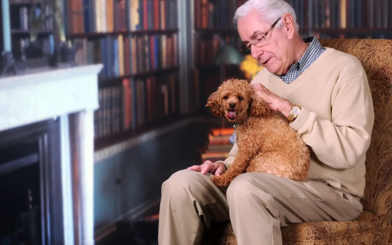 hombre-mayor-anciano-perro